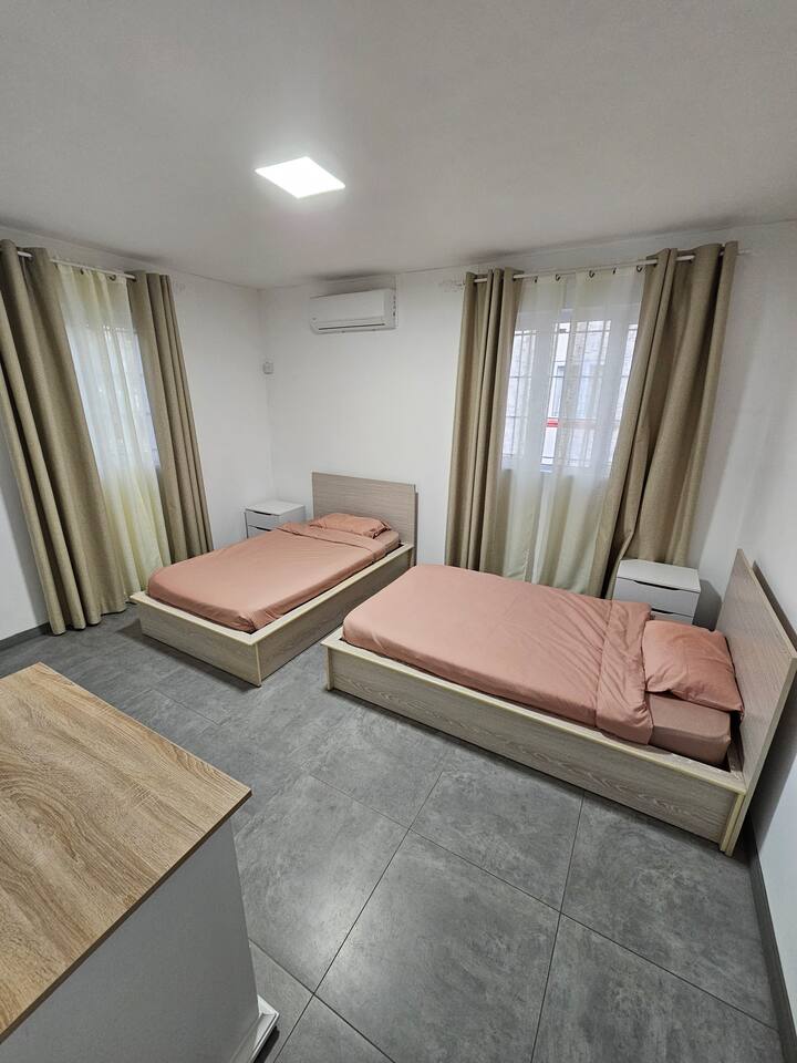 Chambre 4 avec 2 lits simples