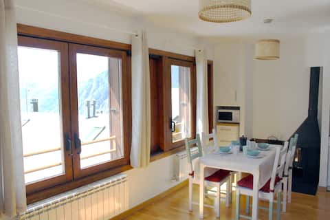 A bright apartment with mountain views