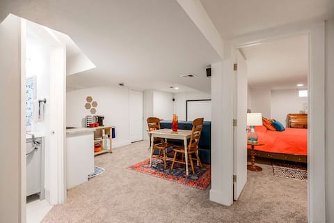 Cheerful 1-bedroom basement apartment