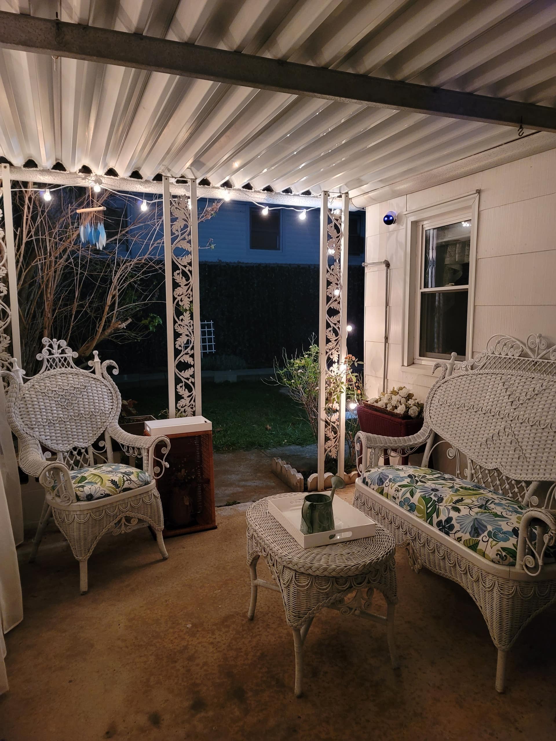 Queen City Quarters- cozy, historic, 1920s home