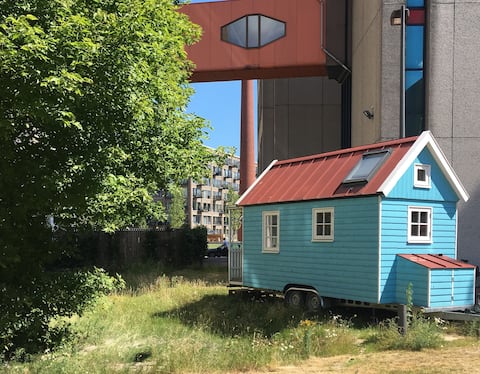 Staying in a Tiny house at Strijp-S