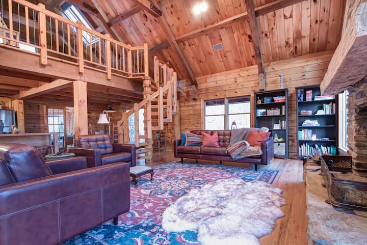 Secluded Luxury Log Cabin With Hot Tub - Gettysburg, PA