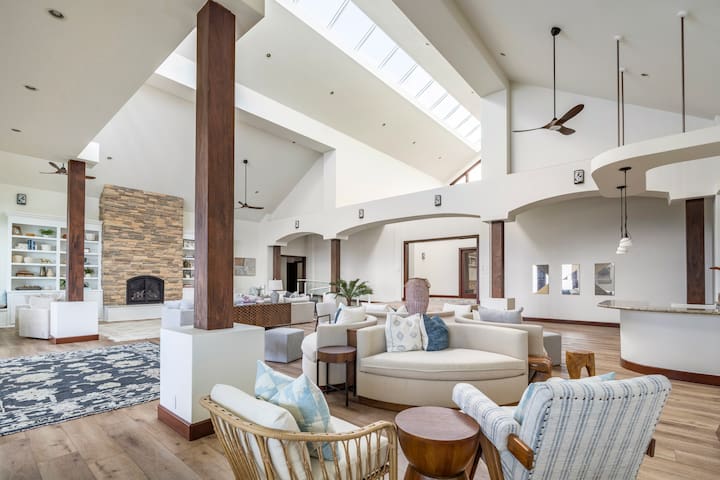 Luxury Kona Mansion: Infinity Pool & Epic Views gallery image 4