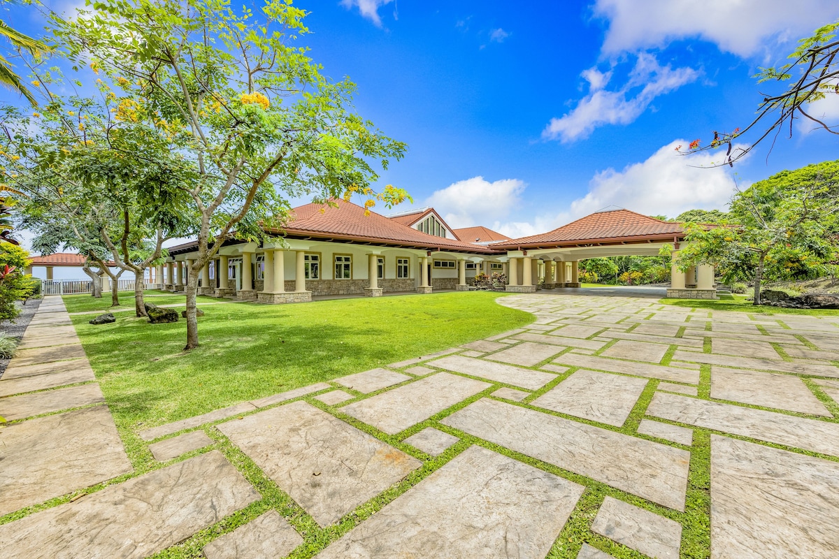 Luxury Kona Mansion: Infinity Pool & Epic Views