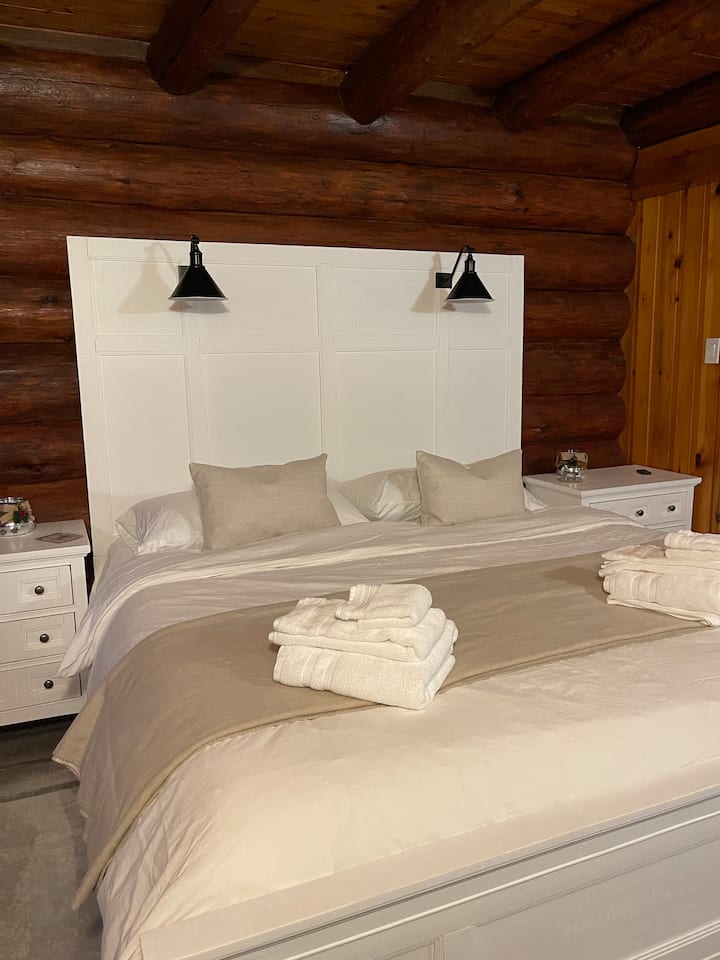 Основен етаж Спалня - двойно легло king size