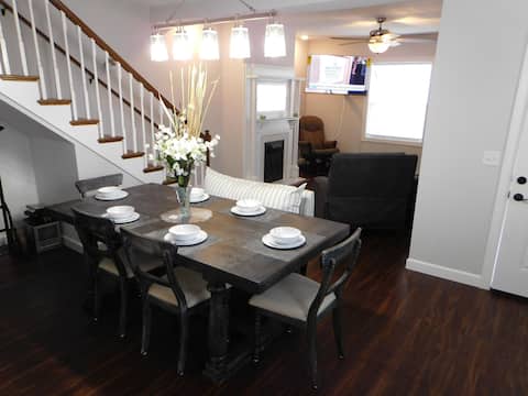 Beautiful 3-Bedroom Home with Hot Tub & Firepit