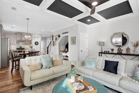 Dot’s Red Door, ATL GA, 7min-Airport Drive