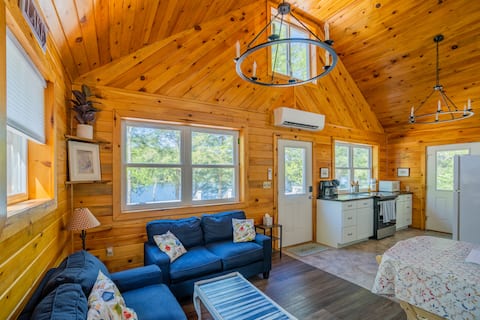 Private dock, king beds, screened in porch, AC.