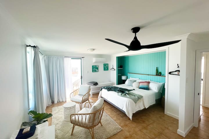 The White House – Kings & Queens ApartmentSuites gallery image 3