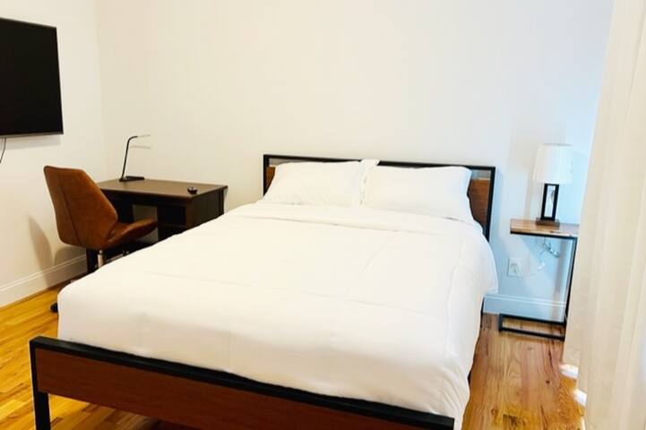 Lovely 3-Bedroom APT! EZ Access to NYC & Airports! gallery image 5