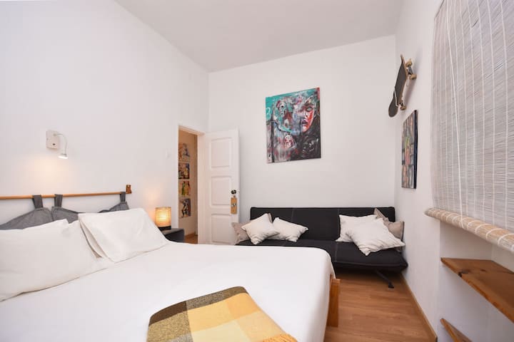 Dormitorio 2 con escritorio