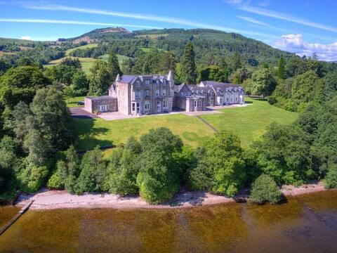 Lomond Castle Penthouse 3 bedroom spectacular view