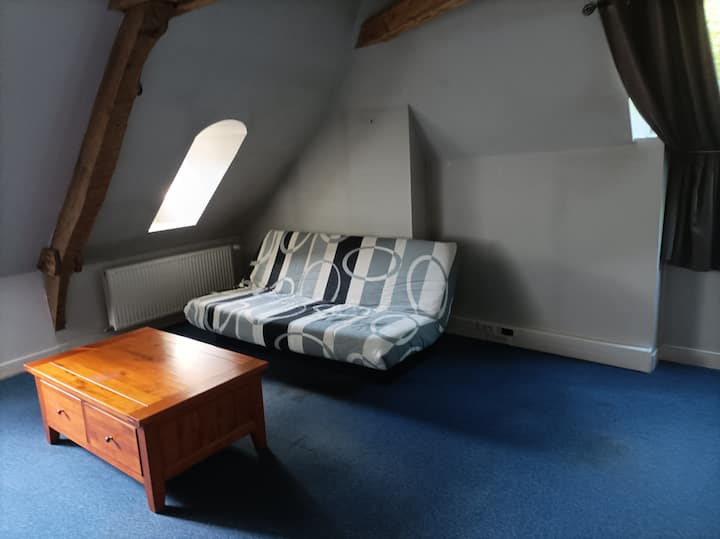 Sous Les Combles Dans Un Manoir De Normandie - Lillebonne