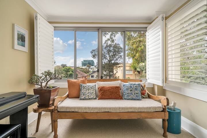 Quiet Bondi Oasis- 3 minute walk to sand gallery image 2