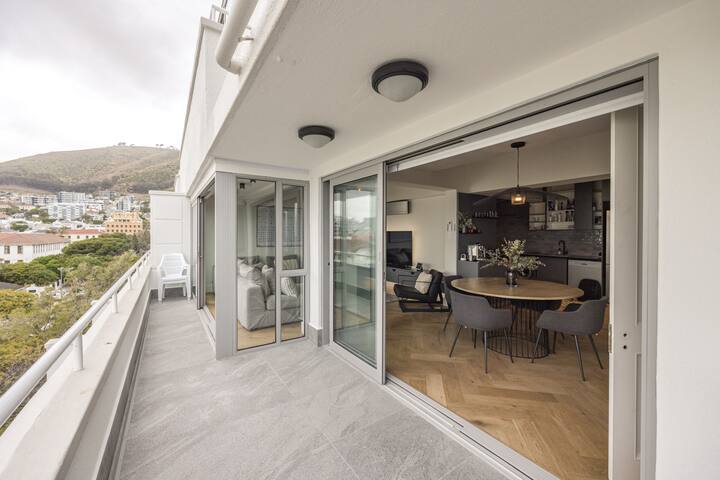 Beach Front Apartment – Cape Luxury Stay gallery image 3