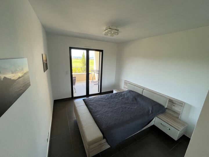 CHAMBRE AVEC LIT EN 160, LUMIERE INTEGREE