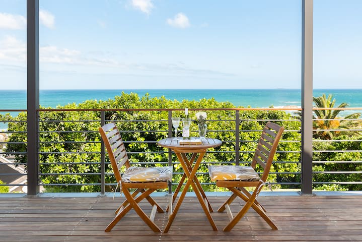 Stay Sensational – Charming Camps Bay Villa