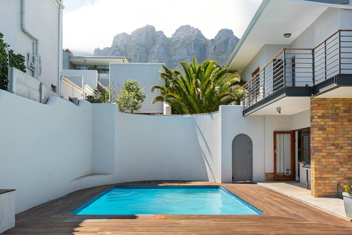 Stay Sensational – Charming Camps Bay Villa gallery image 4