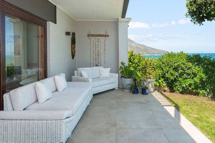 Stay Sensational – Charming Camps Bay Villa gallery image 5