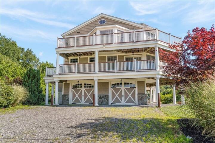 Peaceful Retreat with Beautiful Sunset & Bay Views gallery image 5