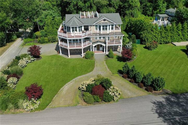 Peaceful Retreat with Beautiful Sunset & Bay Views