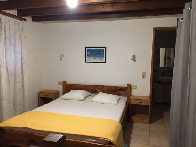 chambre spacieuse avec salle d eau attenante