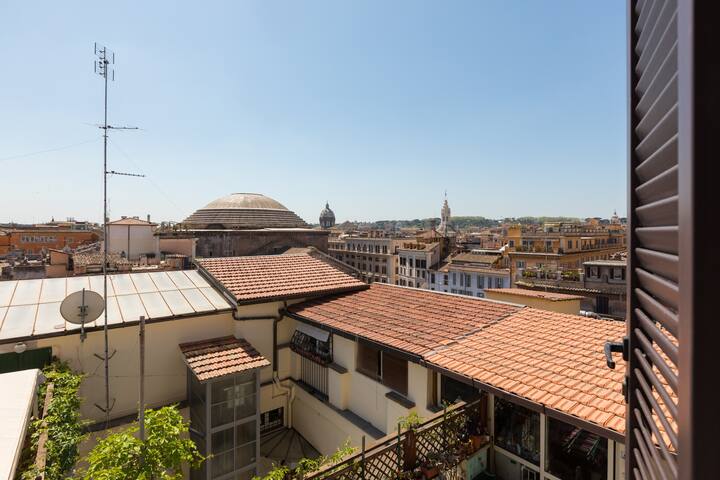 Wonderful apartment with Pantheon view gallery image 2