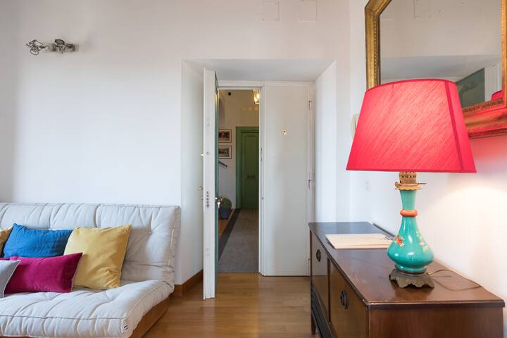 Wonderful apartment with Pantheon view gallery image 4