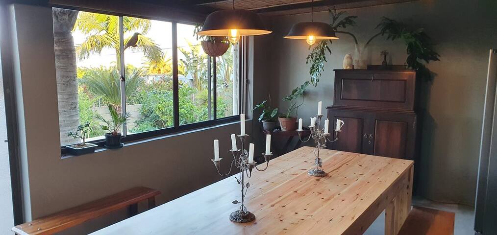 Cape Town 3 bedroom house with pool and braai. gallery image 2