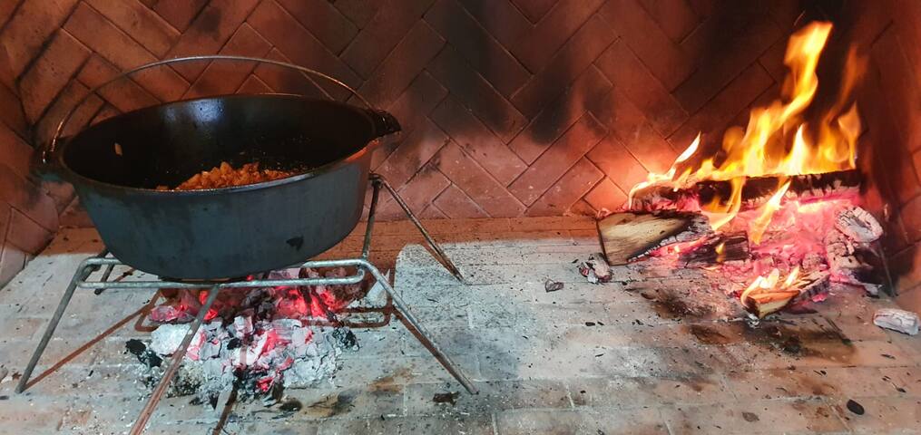 Cape Town 3 bedroom house with pool and braai. gallery image 3