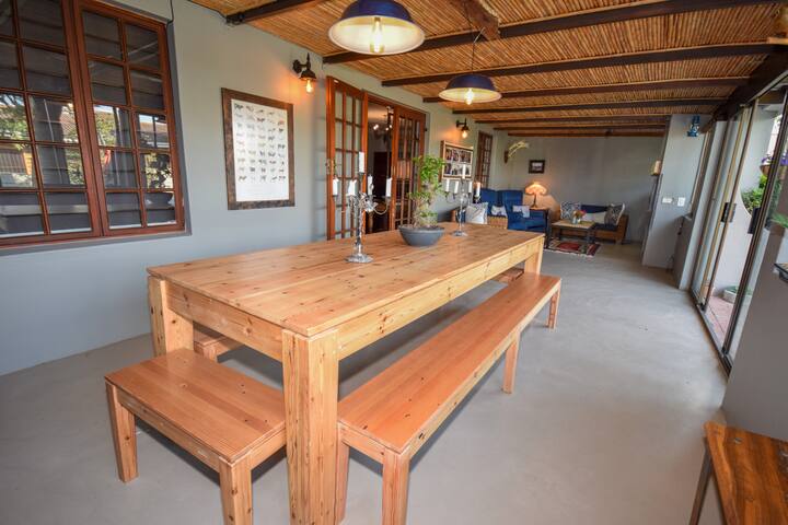 Cape Town 3 bedroom house with pool and braai.