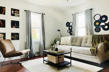 Suite Space A | KING 1BD/1BA Apt near UE