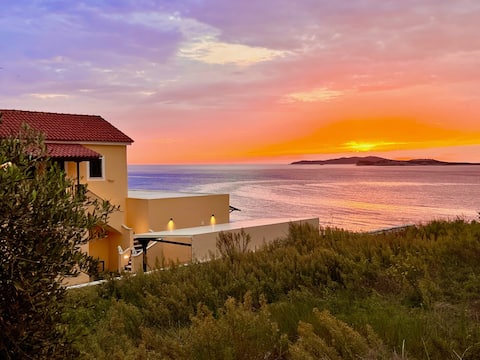 Beachfront Villa Bellevue