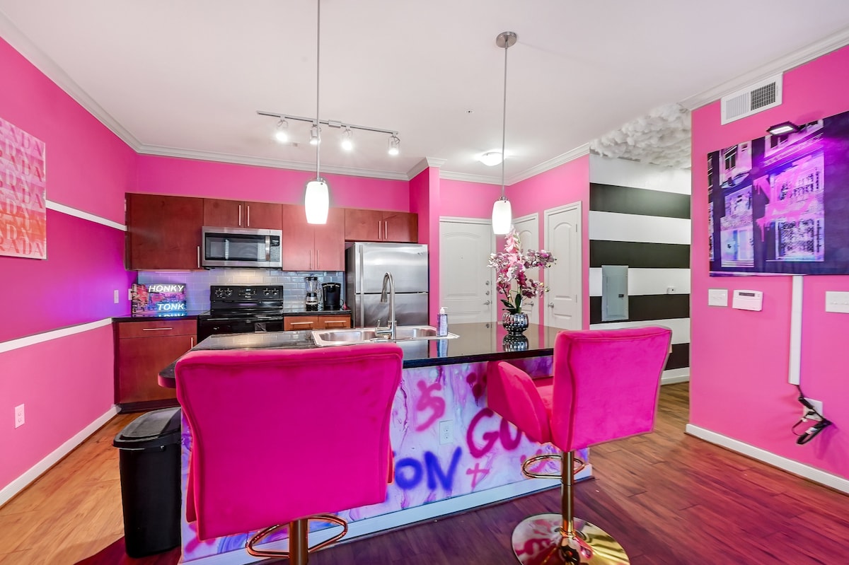 Pink And Purple Fantasy Land! Pink Houston Vibes - Apartments for Rent in  Houston, Texas, United States - Airbnb