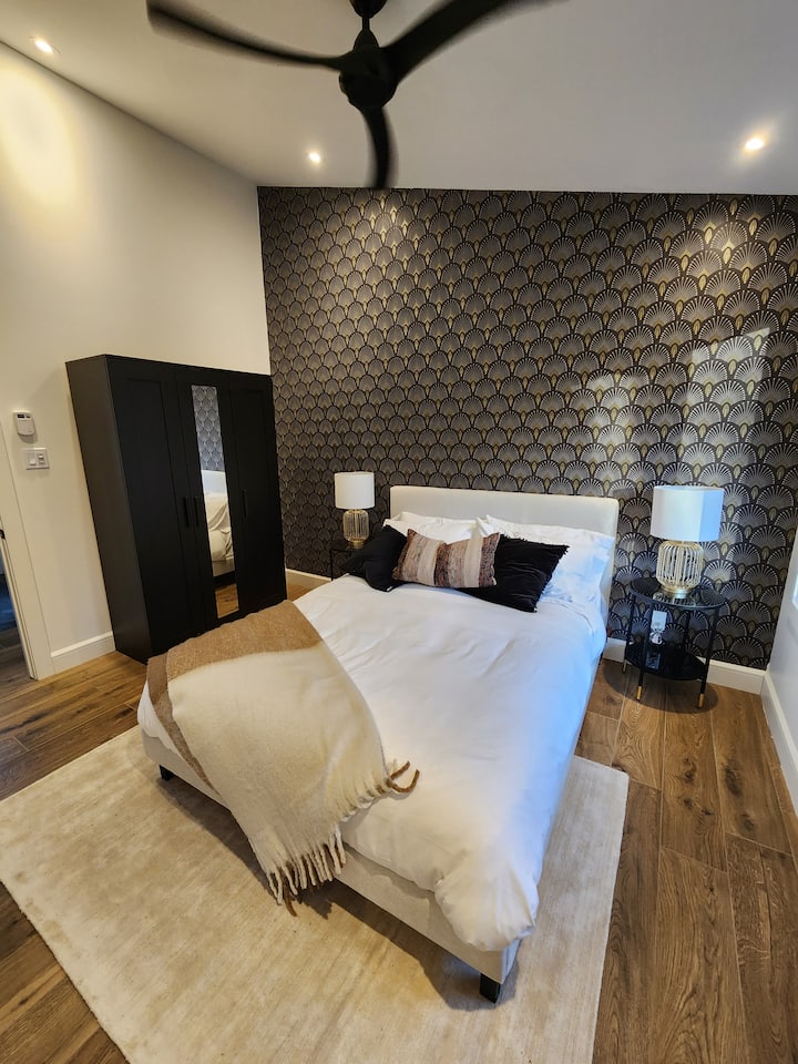 Spavaća soba br. 1, bračni krevet (1,6x