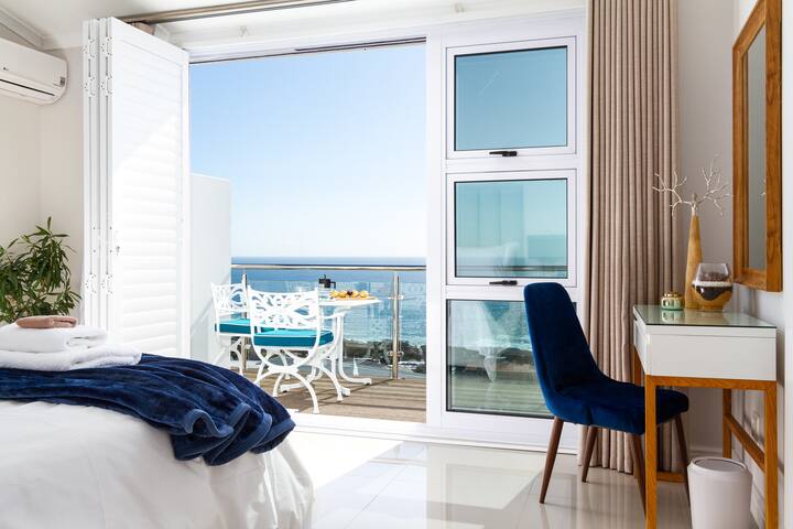 Luxury Home – Ocean, Sunset & Mountain Views gallery image 4