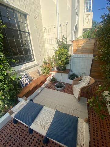 Spacious, central & secure apartment. gallery image 5