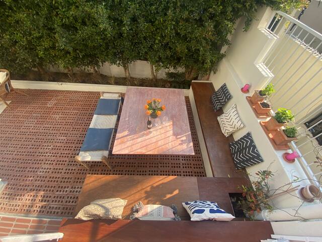 Spacious, central & secure apartment. gallery image 4