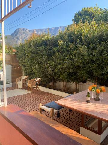 Spacious, central & secure apartment. gallery image 2