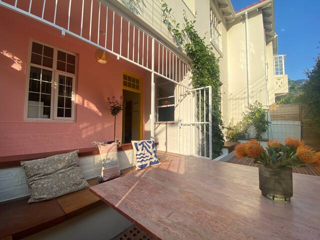 Spacious, central & secure apartment. gallery image 3