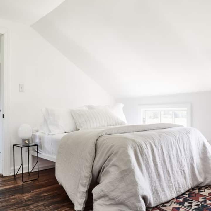 upstairs bedroom, full size