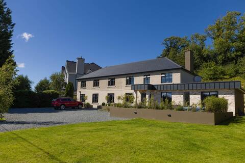 Luxury House (Sleeps 23) 5-10 mins walk to Centre