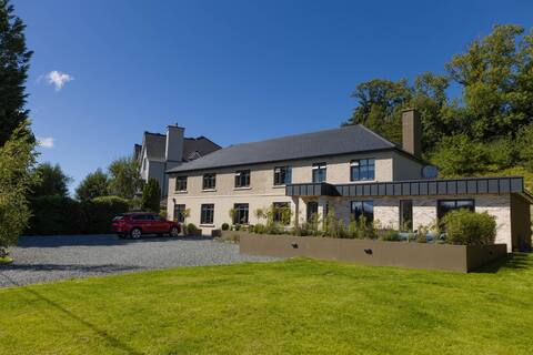 Luxury House (Sleeps 23) 5-10 mins walk to Centre