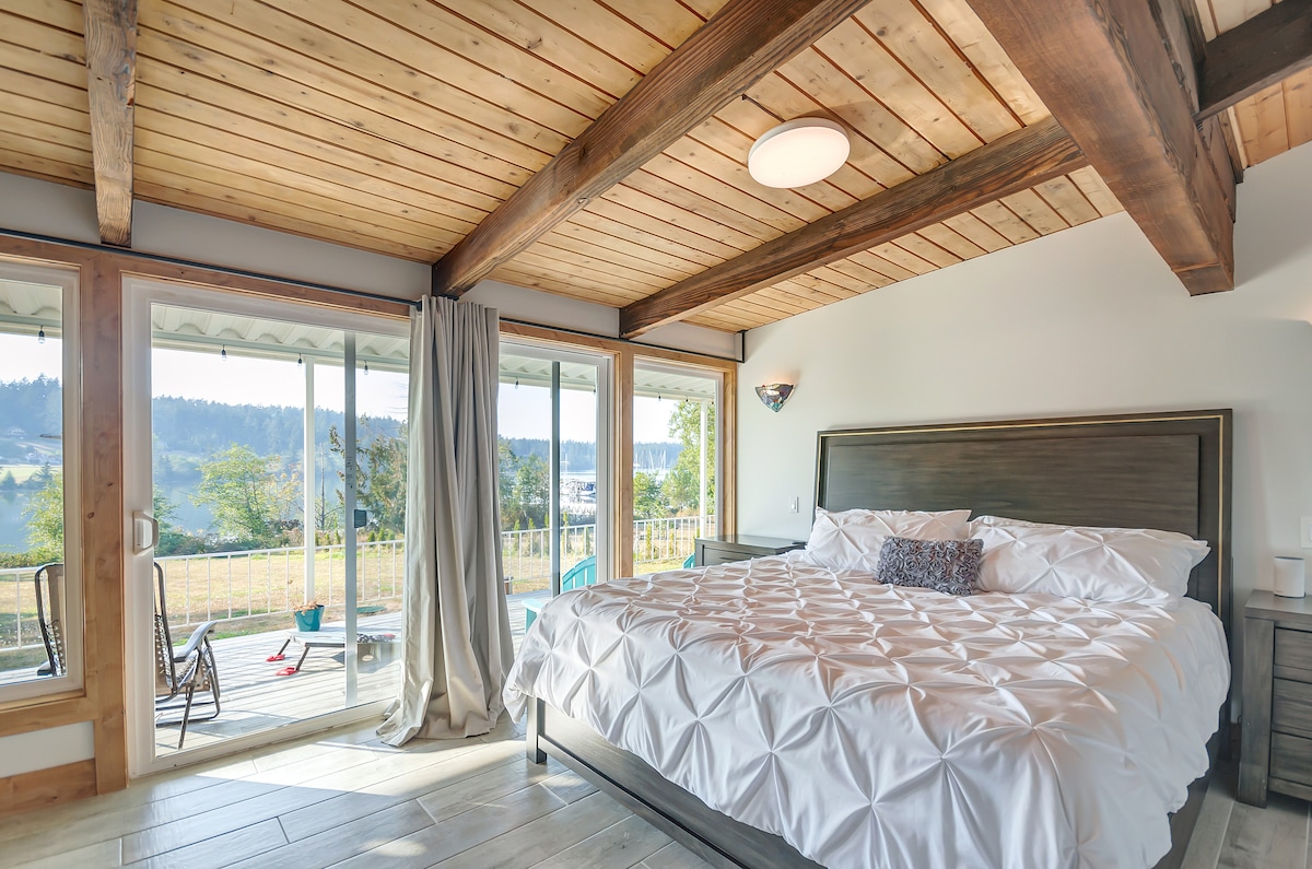 Втора спална соба со брачен кревет и поглед