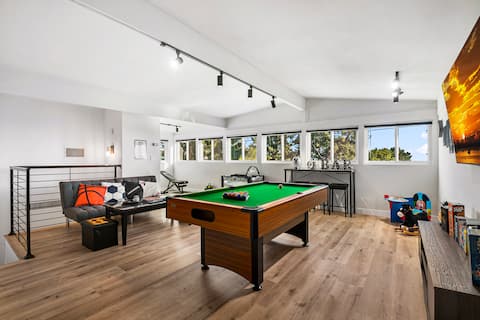 Stunning Family Home nearby DTLA with Game Room!