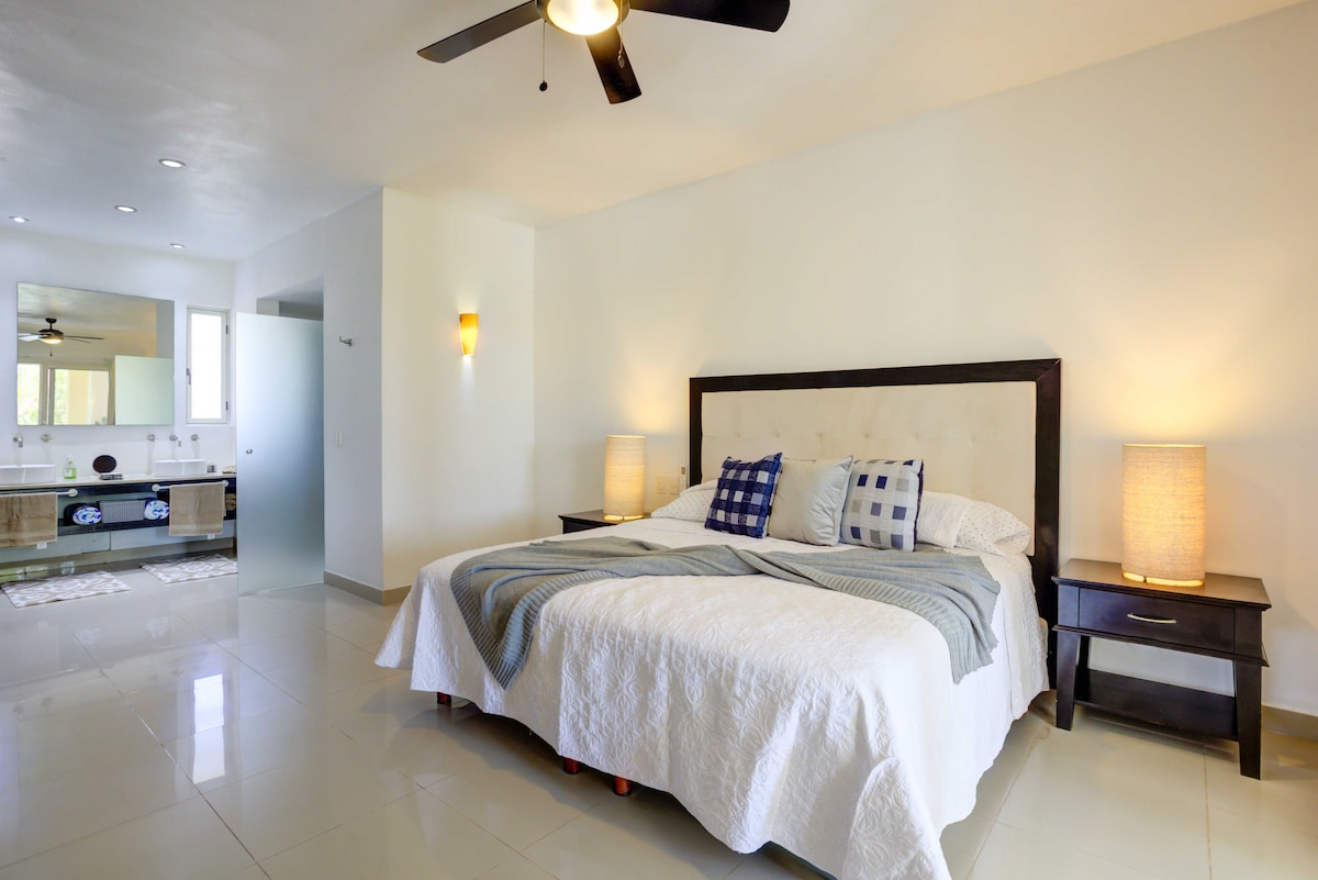 تحتوي غرفة النوم 1 على سرير كينج