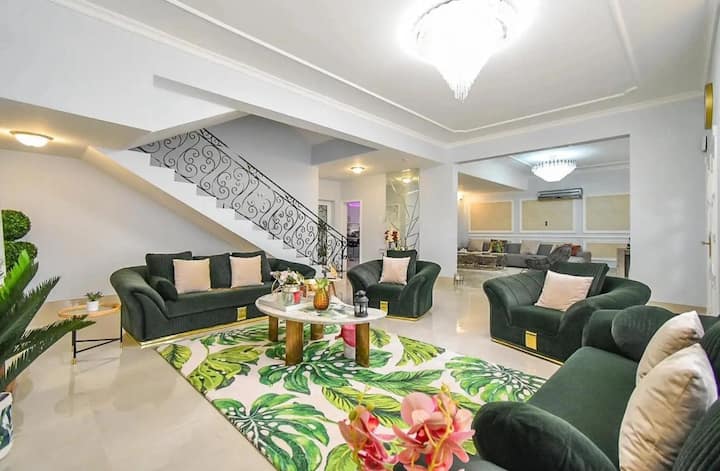 4 Bedroom With Relaxing Garden And Luxury Interior - Bahrain