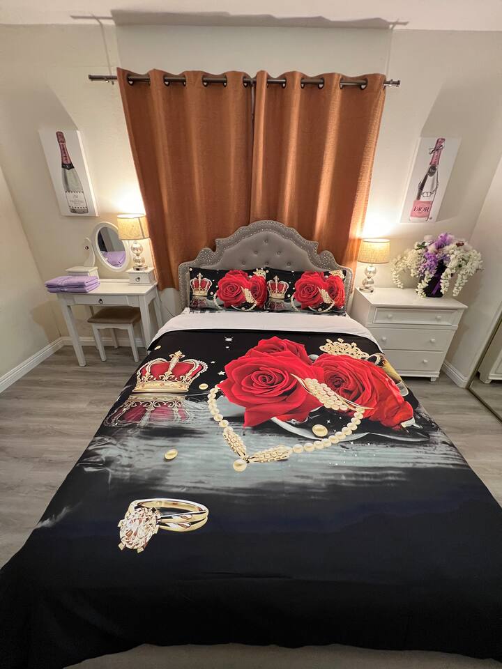 Habitación de acceso independiente al patio trasero Casas en renta en