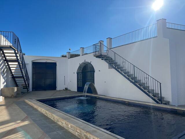 Casa con piscina y vistas al mar gallery image 4