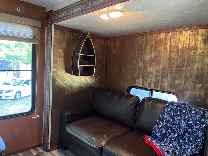 Rincón acogedor para leer un libro